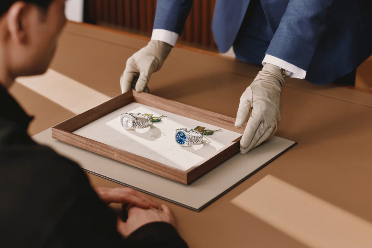 Rolex message contact tray