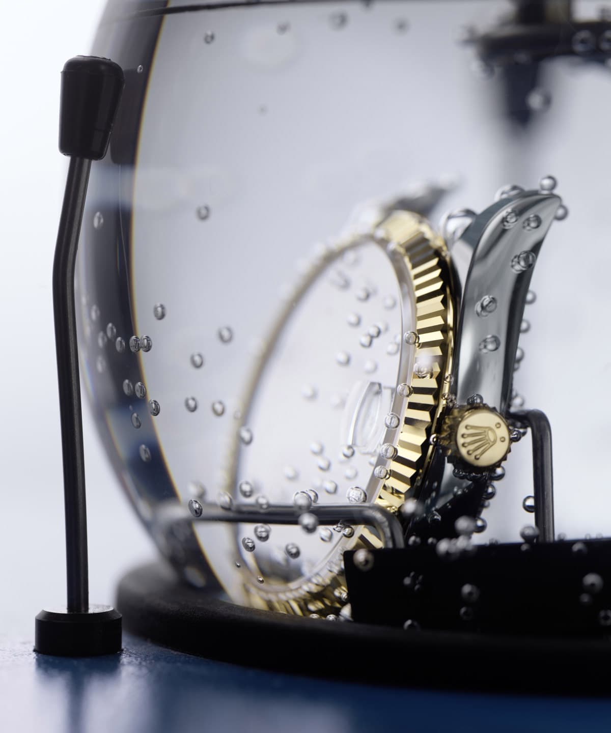 Rolex case is testing for waterproofness